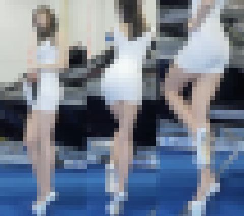 パンスト美人のエロすぎる美脚とお尻にチラ見え サンプル画像1