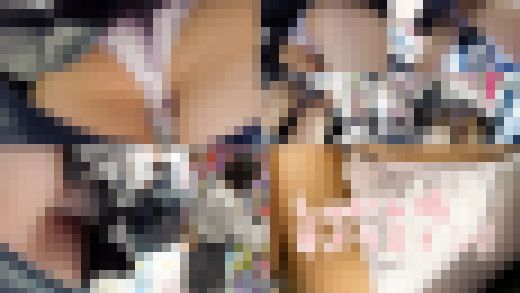 【4K】化粧品を吟味しまくる私服Kちゃん。お尻かゆいの? サンプル画像2