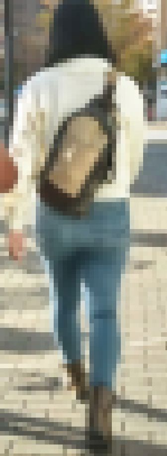 窮屈そうな安産型のケツで男を挑発! 下品なワイルド巨尻編 サンプル画像1
