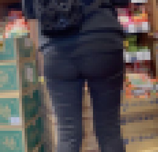 【熟女のスパッツ尻】黒いスパッツグレーのスパッツ　どちらもケツの形が丸わかりで(;´д｀)　サンプル画像1