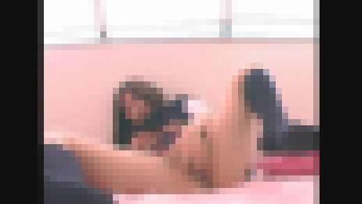 制服の似合う清楚な美少女指ズボ自画撮りオナニー　サンプル画像2
