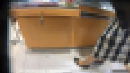 【ショッピングしてきた10】働くお姉さんの脚２名　サンプル画像1