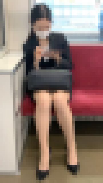 短いスカートから国宝級の美脚を見せてくれたエロすぎる美人OLさん(其の七) サンプル画像2