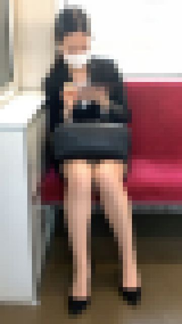 短いスカートから国宝級の美脚を見せてくれたエロすぎる美人OLさん(其の七) サンプル画像3