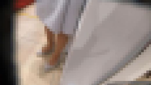 【ショッピングしてきた12】3名の美脚お姉さん サンプル画像1