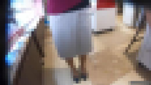 【ショッピングしてきた12】3名の美脚お姉さん サンプル画像3