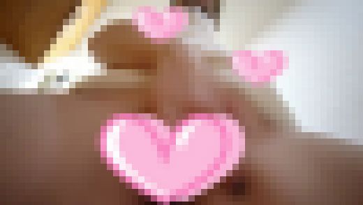 ❤愛華の自撮りオナニー❤玄関で乳首を立たせて夢中でオナニーする変態人妻 サンプル画像3