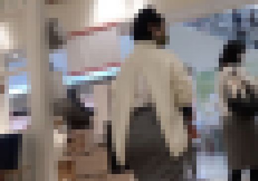 【20代の爆巨尻】20代低身長巨尻女子 ショッピングモールで120cmオーバーの尻をブリンッ!ブリンッ!と見せつけw サンプル画像3