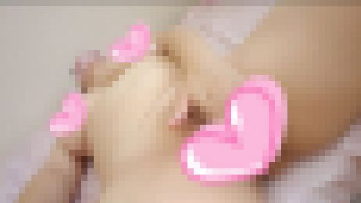 ❤愛華の自撮りオナニー❤夢中でオ〇ンコいじりながらM字で見せつけオナニーする人妻　サンプル画像3