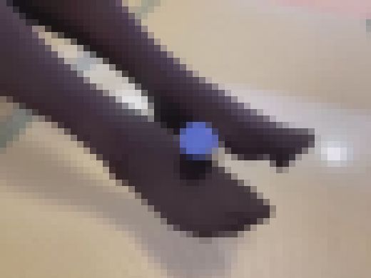 ニーハイでスティックのりをシュシュ　サンプル画像1