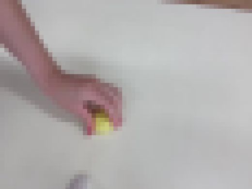 黒タイツでお米粘土をふみふみ　サンプル画像1