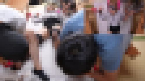 色っぽい声で反応しオジサン達を興奮させるも手を抜かない全力責めで我を忘れるお姉さん（完全オリジナル）　サンプル画像1