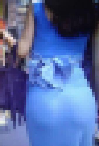 【続編完結編です】スタイル抜群の超絶美女がブルーピタピタワンピで腰をクネらせながら歩く姿に悶絶 サンプル画像1