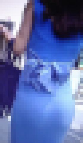 【続編完結編です】スタイル抜群の超絶美女がブルーピタピタワンピで腰をクネらせながら歩く姿に悶絶 サンプル画像2