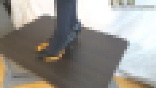 4-11　メイドさんはカレーパンをパンプスで踏みつけて提供してくれる　サンプル画像2