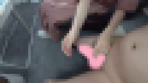 素人現役女子大生のお姉さん達が丁寧におじさんのペニスを握り4545発射まで鑑賞　サンプル画像2