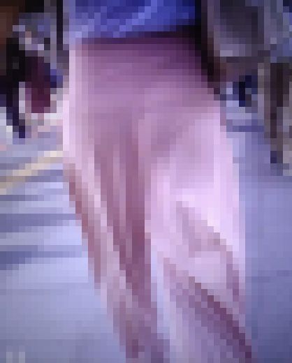 超清楚OLが休日にペラペラなピタパン履いてお尻振りまくりながら歩いてますよ サンプル画像1