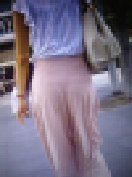 超清楚OLが休日にペラペラなピタパン履いてお尻振りまくりながら歩いてますよ サンプル画像2