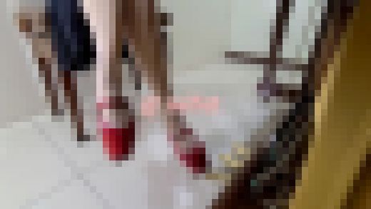 バレエヒールでピアノペダル踏み #1(パンチラあり) サンプル画像1