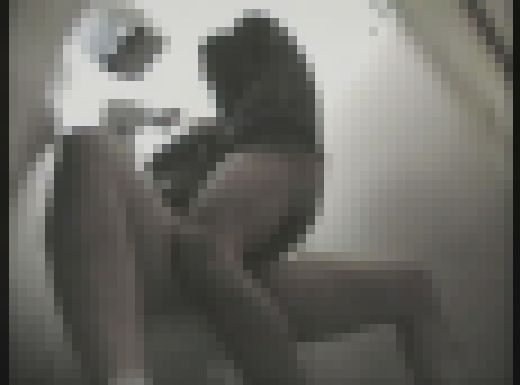 連続女子●生トイレ【レ●●】事件は変態野郎が取り付けた隠し撮りカメラに全て記録されていた 09 サンプル画像1