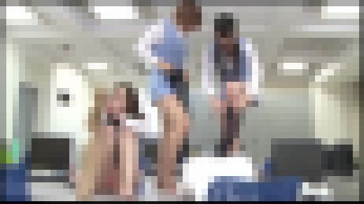 【フリーダム】猛暑の真夏、イライラしているOLが、蒸れたストッキングやソックスで、同僚や上司に憂さ晴らし。 #007 [NFDM　サンプル画像1