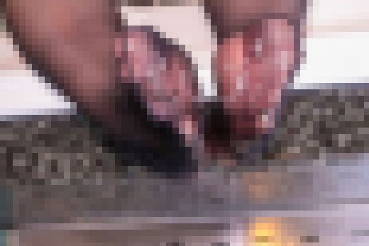JDに足コキさせて黒ストッキングビショビショにしてローションまみれにして足コキさせてみた サンプル画像1