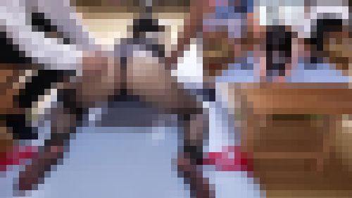 犬のように四つん這いにさせ黒パンスト越に下半身中心にくすぐり責めされるお姉さん（完全オリジナル）　サンプル画像3