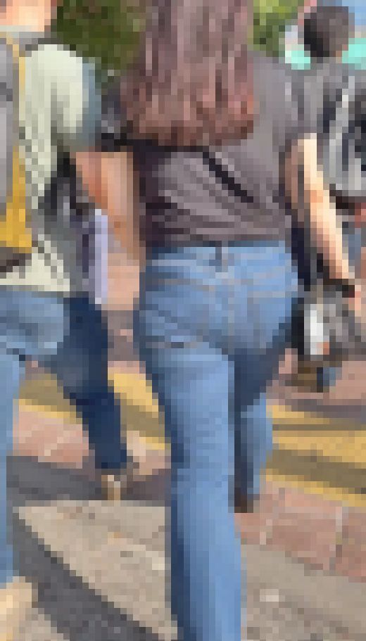 100センチ超えの日本代表級の爆尻+ハミ出たケツ肉とパンティラインで無差別誘惑! 超むっちんプリンな出っ尻編+オマケ付き サンプル画像2