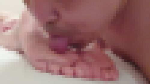 色白の足指足裏を舐め回す動画３　サンプル画像3