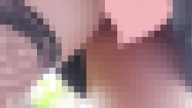 都会から離れたバス停で見つけた色白網タイツ女子の太もも＆生パンを視察(4K)　サンプル画像3