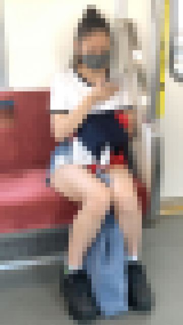 健康的な生脚を露出するスタイル抜群の女子大生（其の一）　サンプル画像2