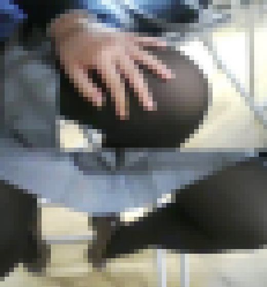 【制服女子のスト足】吉高由里子似の制服女子　お勉強中は無邪気にガニ股でおっぴろげ　エロい黒ストがたまらないw　その2　サンプル画像2