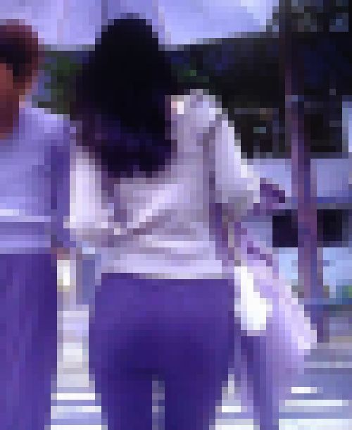 清楚系超美人OLがピタパン履いてめっちゃいい形の桃尻をフリまくって歩いてるよ サンプル画像1