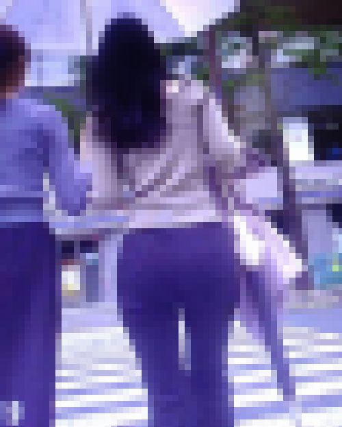 清楚系超美人OLがピタパン履いてめっちゃいい形の桃尻をフリまくって歩いてるよ サンプル画像2