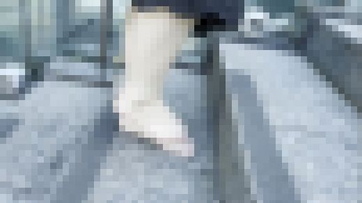 【完全裸足】第17弾!裸足で公園や街中を歩く女性 part2 サンプル画像3