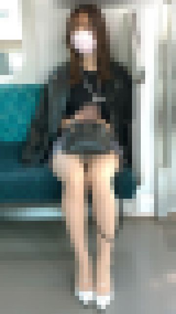 反則級の超絶美脚を見せつける気が強そうな極上美女(其の五) サンプル画像1
