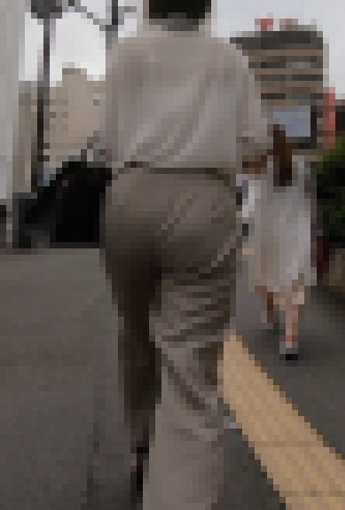 女子アナ風 巨尻ハーフOL サンプル画像1