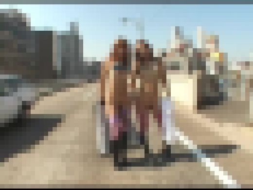 【ジャネス】街中で公開ゲリラプレイでレズる露出好きな女たち #004 [DFTA-079-04]　サンプル画像3
