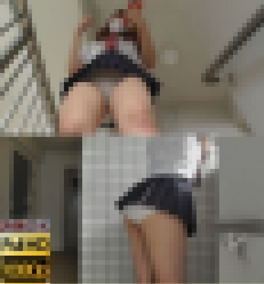 超ミニスカ階段パンチラ1 (晴美ちゃん) サンプル画像3