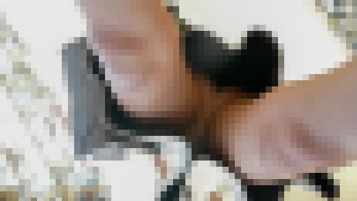 後輩白ギャル系OLのお尻重点まるみえパンチラ盗撮 サンプル画像2