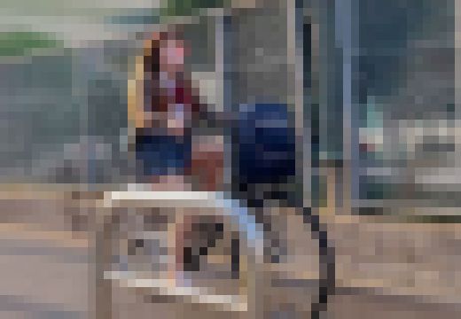【立ち漕ぎパンツ】学校付近で待ち伏せ。激かわJ●の純白パンティ【自転車パンチラ】 サンプル画像1