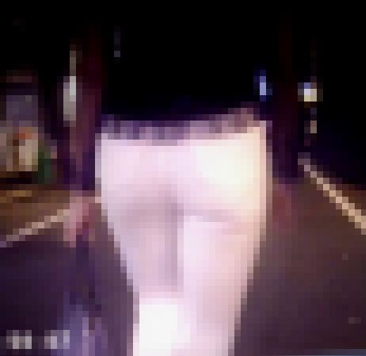 夜の繁華街を歩く白の高級ピタパンを履いた美女のお尻がエロい サンプル画像3