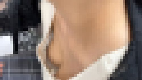 まりな【胸チラ動画】巨乳ママさんの一瞬Bチラ サンプル画像3