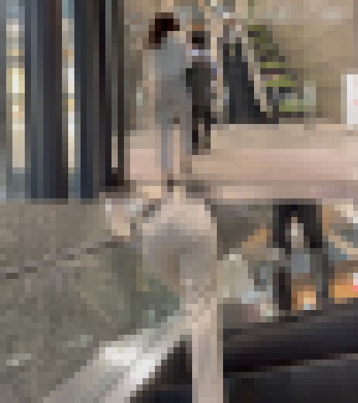 清楚な新人OLが隠しきれないプリ尻を強調しながら先輩男性と同行営業　サンプル画像3