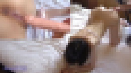 (ディルド責め編) 超敏感で微乳と大きなお尻が可愛い裏垢女子R子ちゃん、ディルドで責められてあへあへびくんびくん♪　サンプル画像1