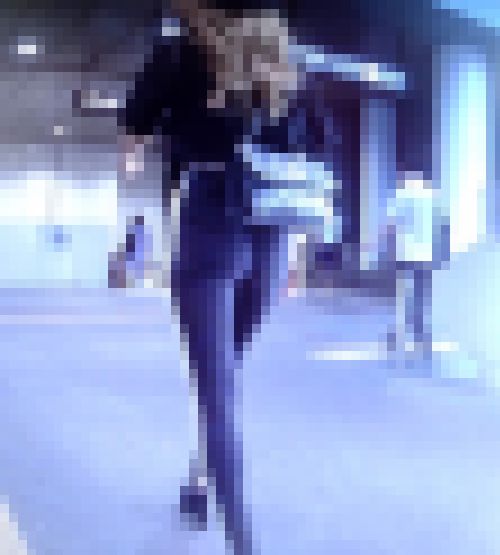 スーパーモデルスタイルの脚が超絶長い美人ギャルがヨガパンツで歩いてるよ サンプル画像2