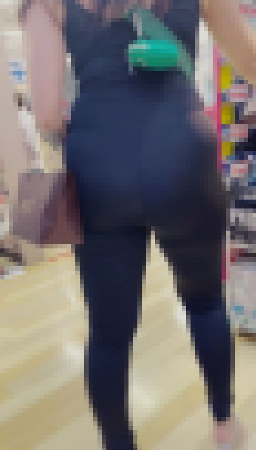 超SクラスのＲ指定メガトン爆尻！裸よりエロい黒光りのケツをムニュらせて男を挑発！ 下品なパッツンレギンスお姉さん編　サンプル画像1