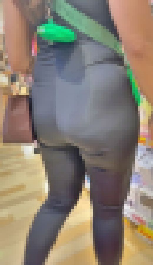 超SクラスのＲ指定メガトン爆尻！裸よりエロい黒光りのケツをムニュらせて男を挑発！ 下品なパッツンレギンスお姉さん編　サンプル画像2