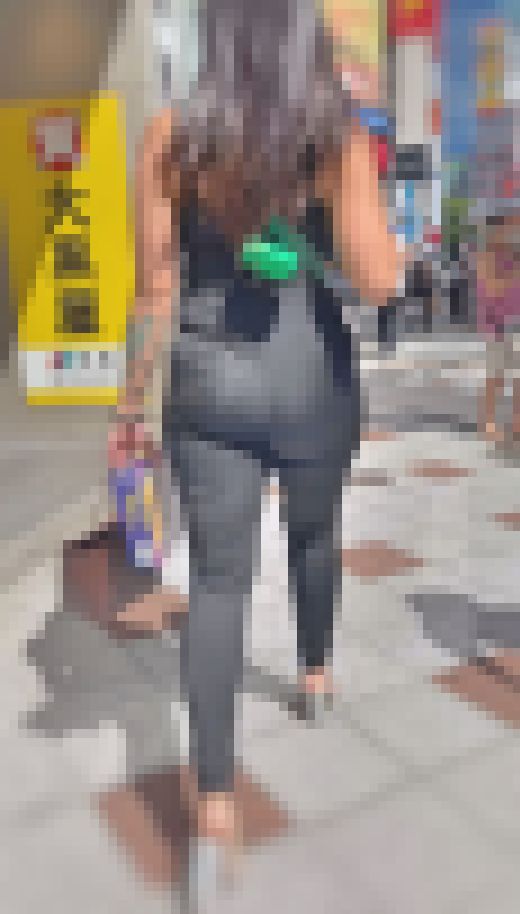 超SクラスのＲ指定メガトン爆尻！裸よりエロい黒光りのケツをムニュらせて男を挑発！ 下品なパッツンレギンスお姉さん編　サンプル画像3