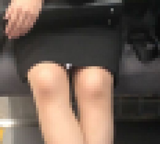【痴漢】接待用ミニスカ美人新入社員にさりげにタッチw　サンプル画像2
